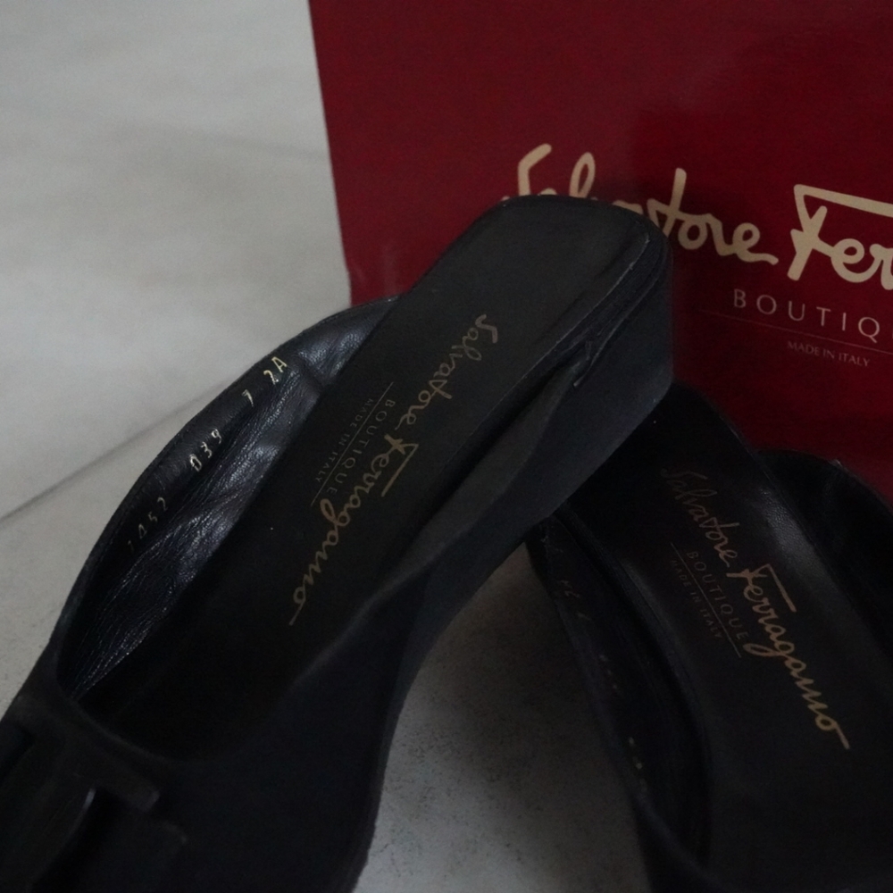 Authentic Salvatorre Ferragamo shoes - Picture 4 of 5